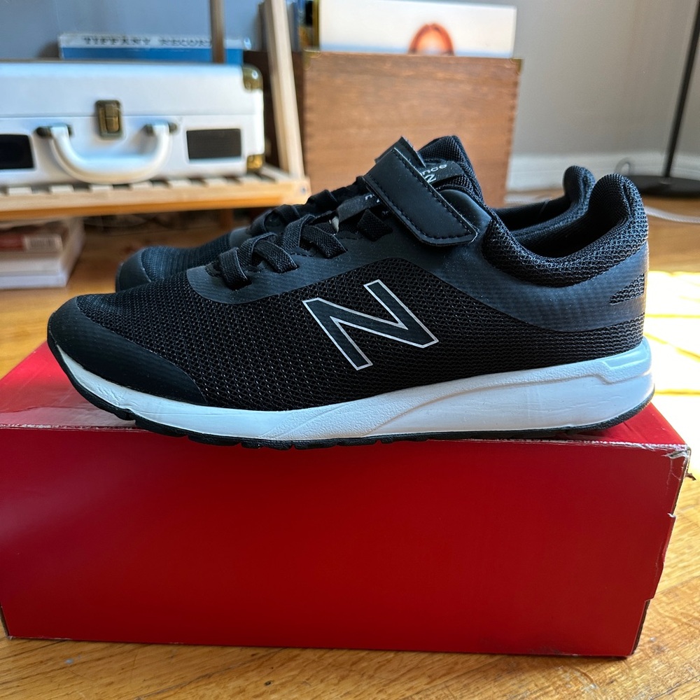 New Balance Velcro Close Sneakers, Black, size 6.5Y